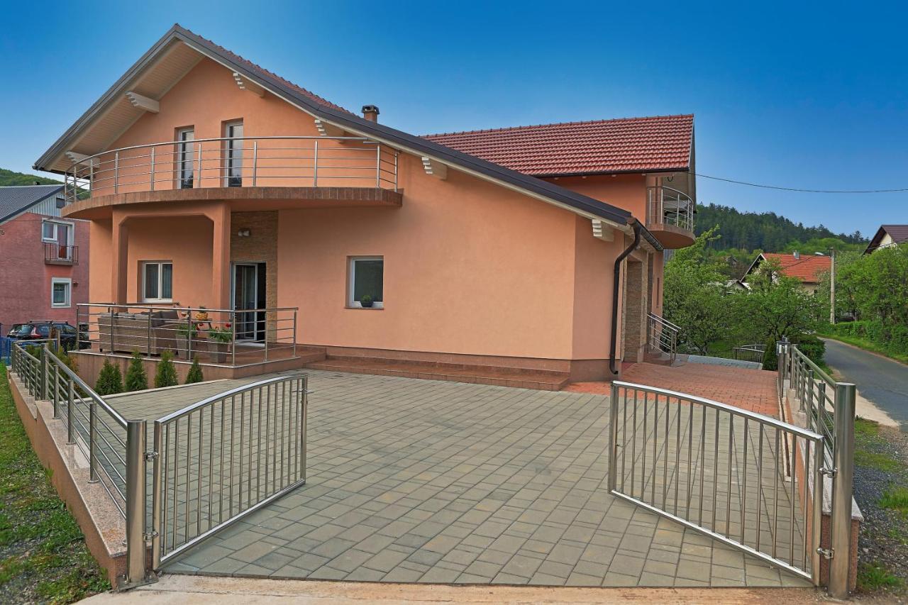 Holiday House Lana Otočac Zewnętrze zdjęcie